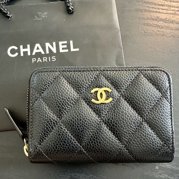 🔴SOLD🔴Chanel Zip Coin/ Card Case - Picture 2 of 11